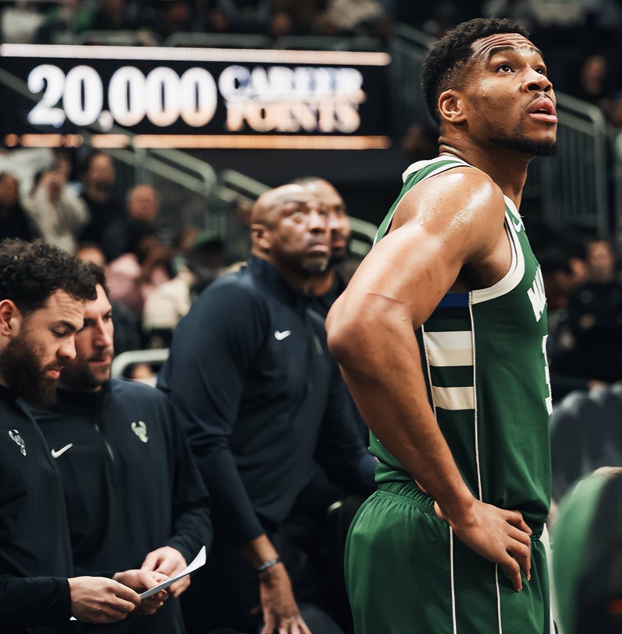 九游游戏平台-字母哥连续二十场比赛得分超过连败，勇士挑战极限！-九游游戏平台